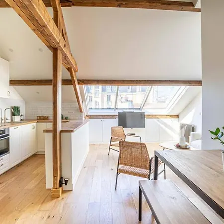 Appartement Bright In 10th Parijs