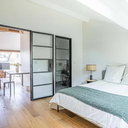 Bright In 10th Appartement Parijs